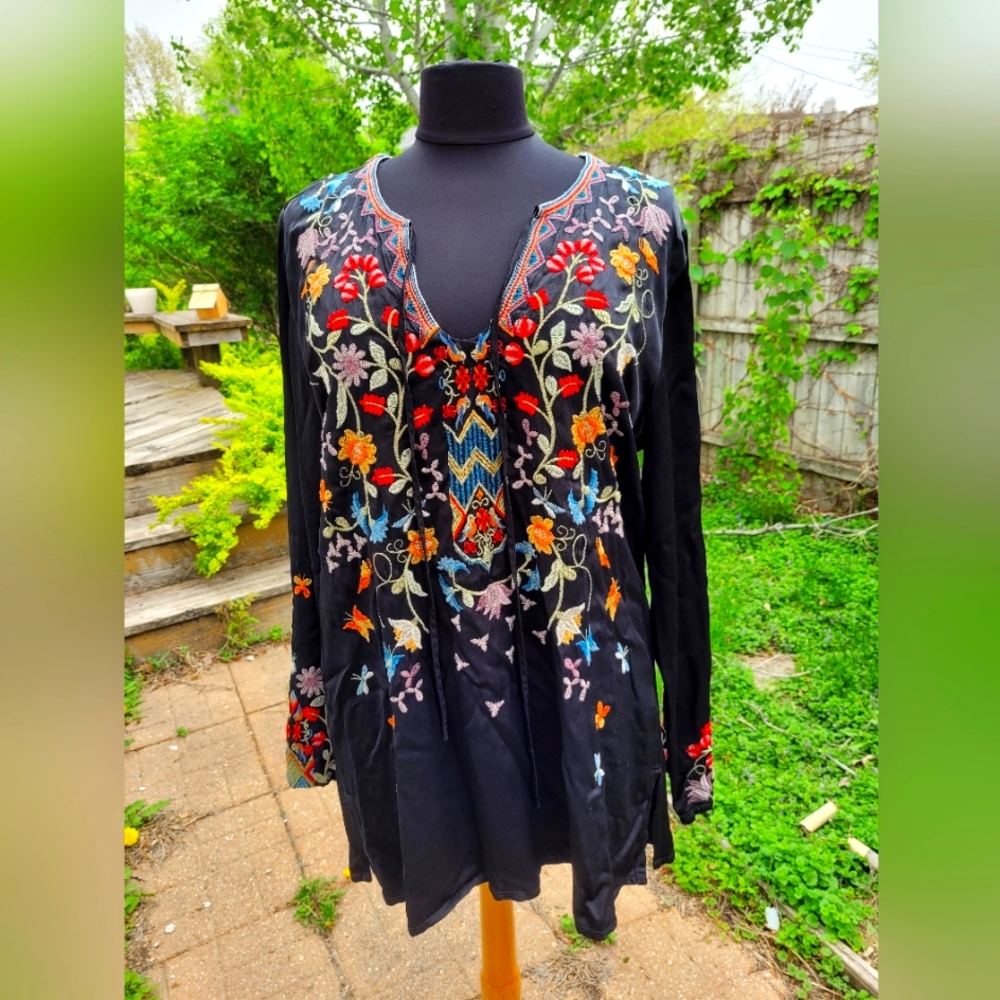 Johnny Was embroidered top Size large